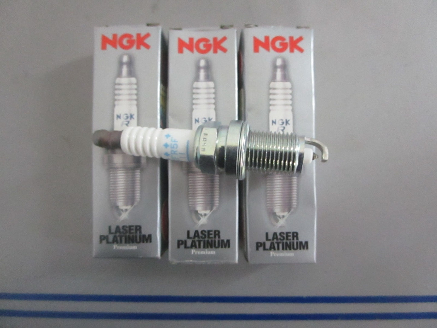 *NEW OEM* (LOT OF 3) 0820 NGK Spark Plug PZFR5F-11