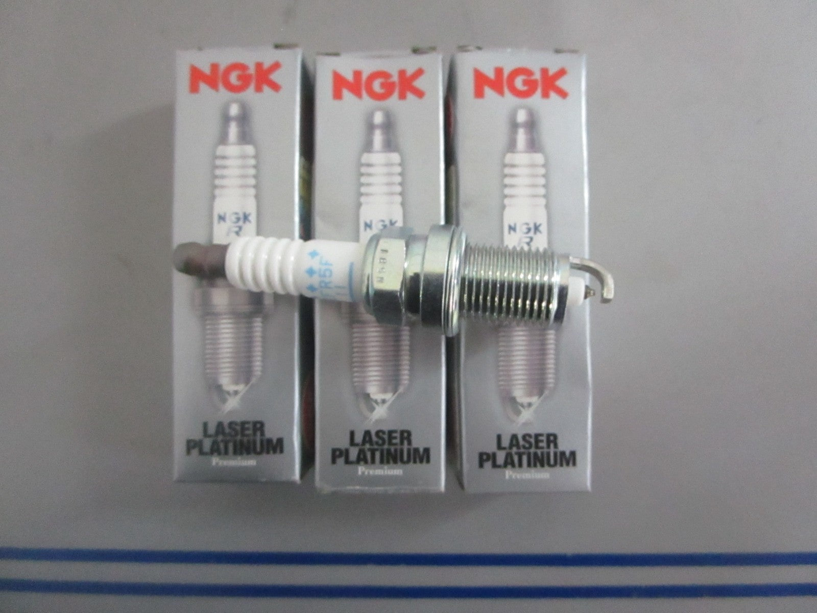 *NEW OEM* (LOT OF 3) 0820 NGK Spark Plug PZFR5F-11