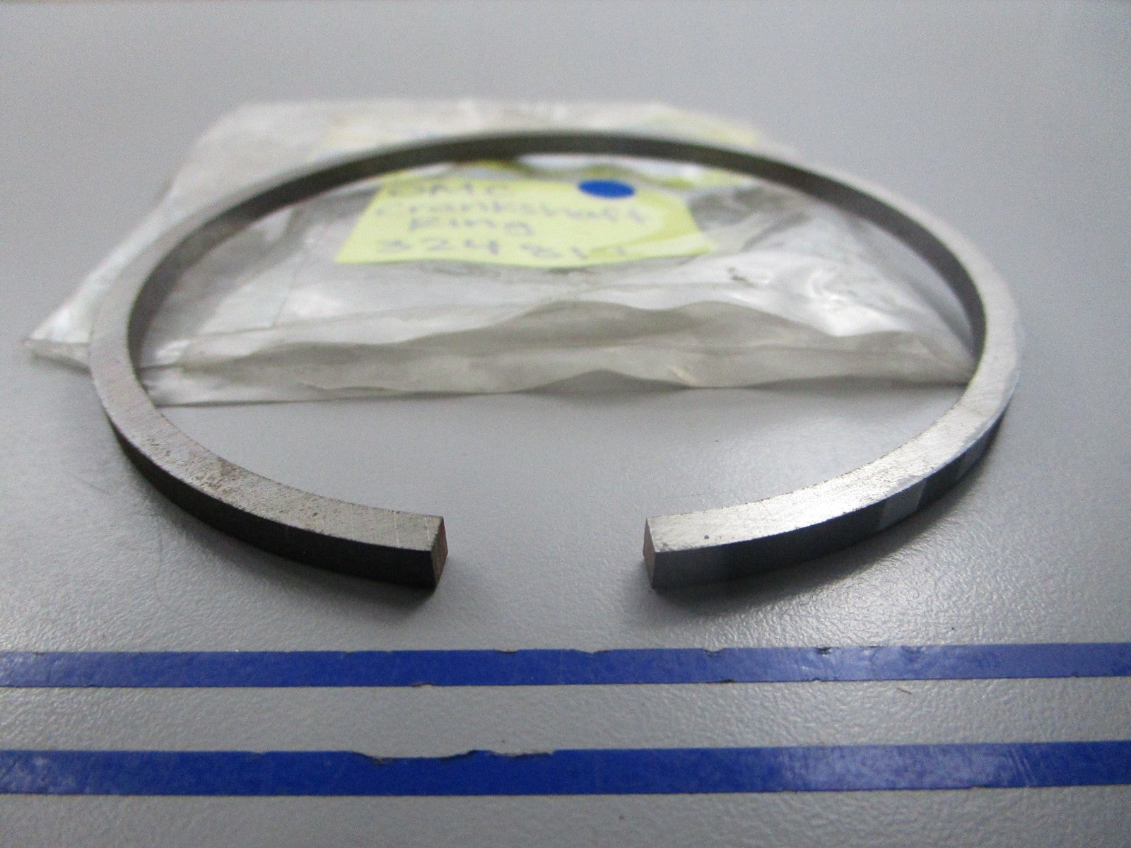 NEW OEM 324817 0324817 OMC Johnson Evinrude Crankshaft Ring 0810