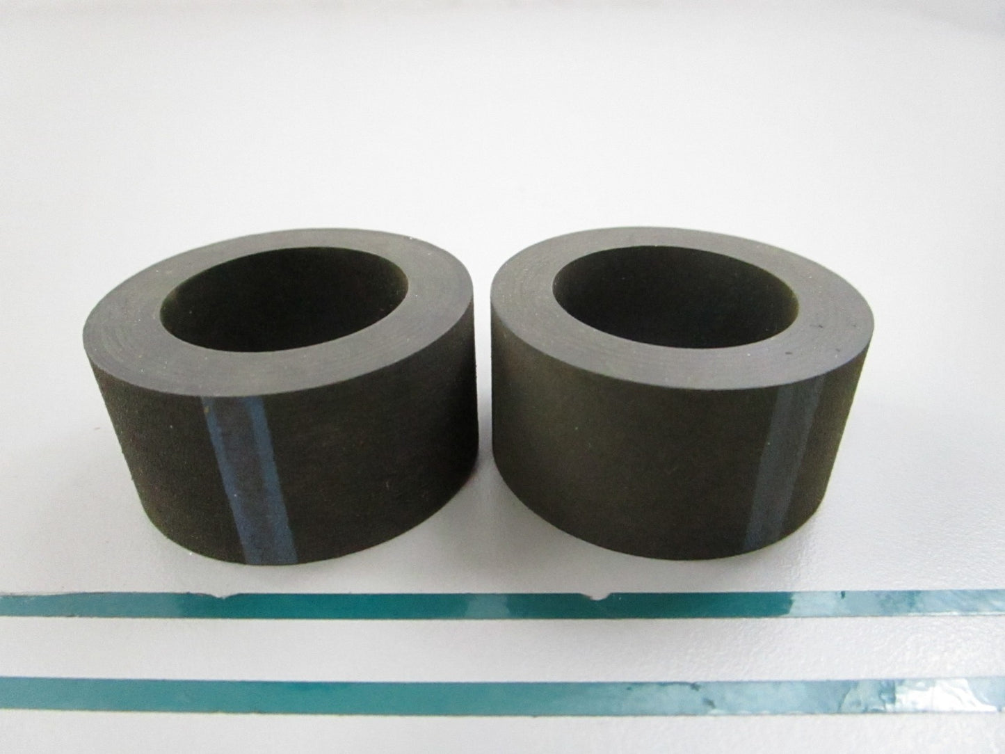 NEW OEM (LOT OF 2) 315305 0315305 OMC Johnson Evinrude Cushion 0810