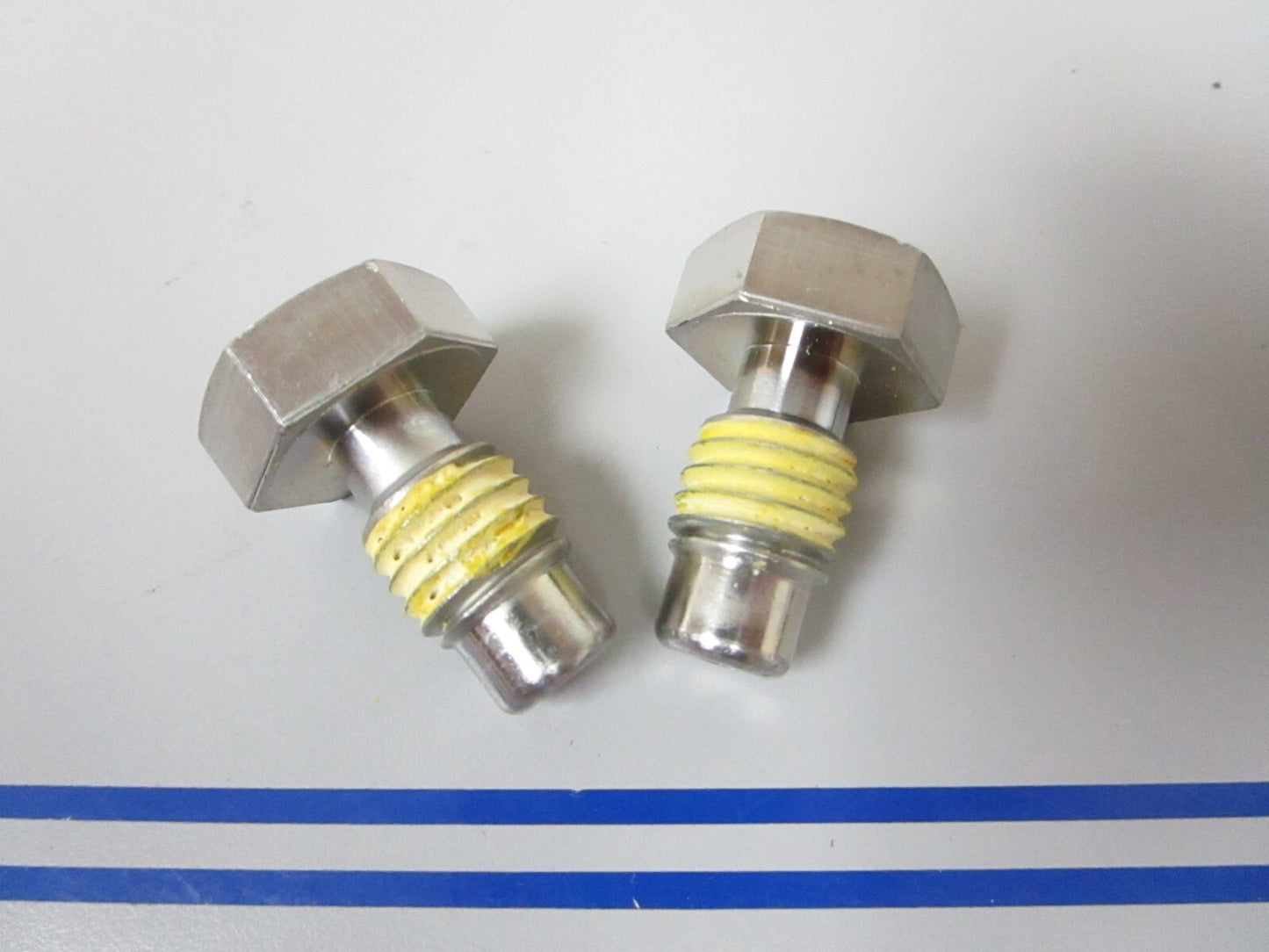 *NEW OEM* (LOT OF 2) 0810 Volvo Penta Bolt 3850931