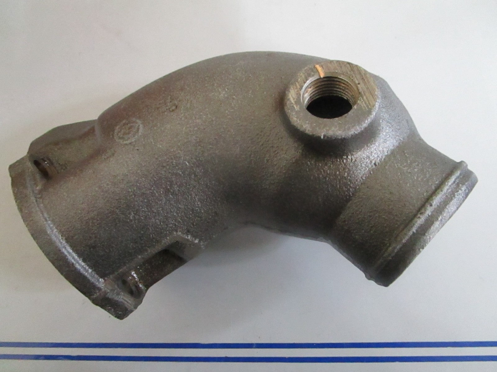 *NEW OEM* 0820 OMC Johnson Evinrude Exhaust Elbow 907776 0907776