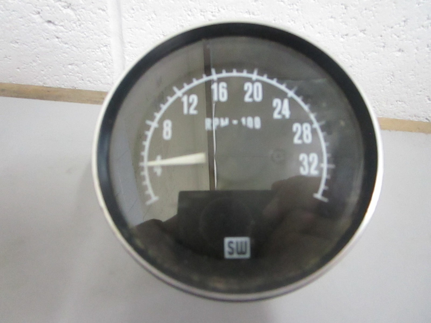 NEW OEM 551AHK-D Stewart-Warner Tachometer 0820
