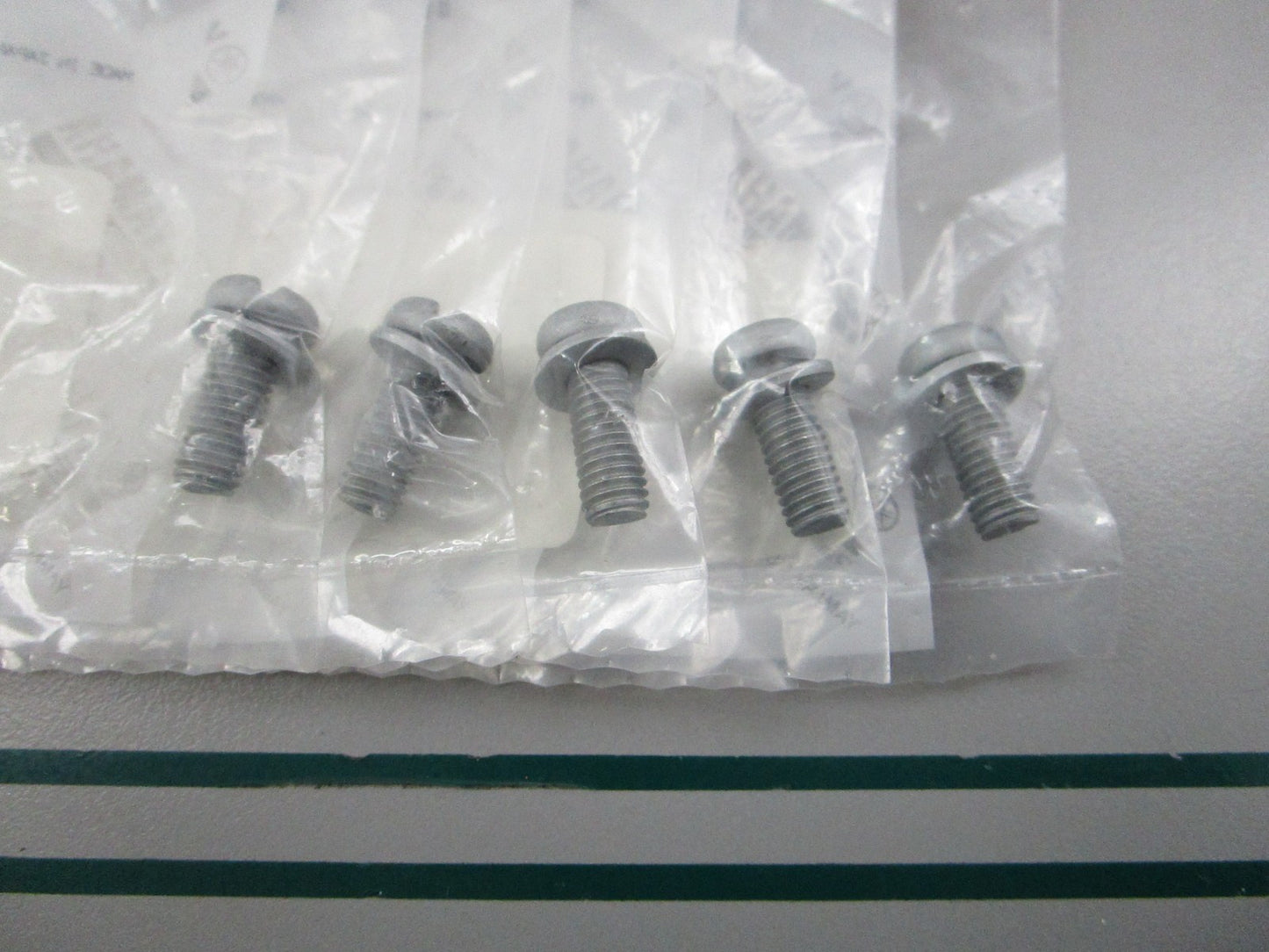 NEW OEM (LOT OF 5) 97985-06216-00 Yamaha Screw w/ Washer 0810