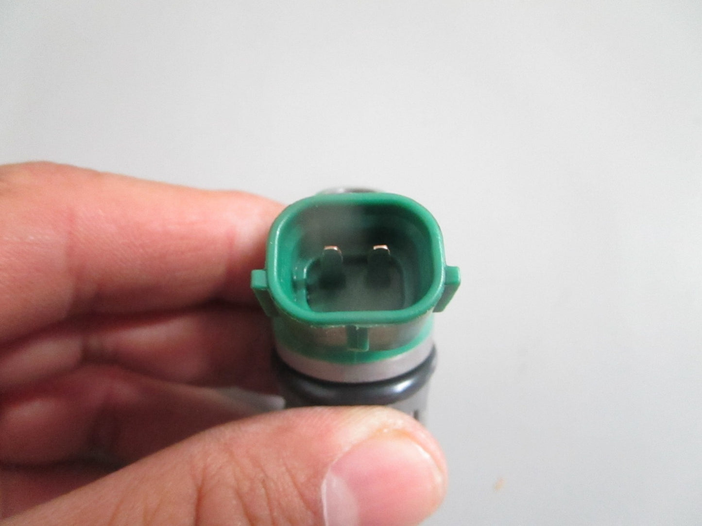NEW OEM 15710-87J00 Suzuki Fuel Injector Assy 0820