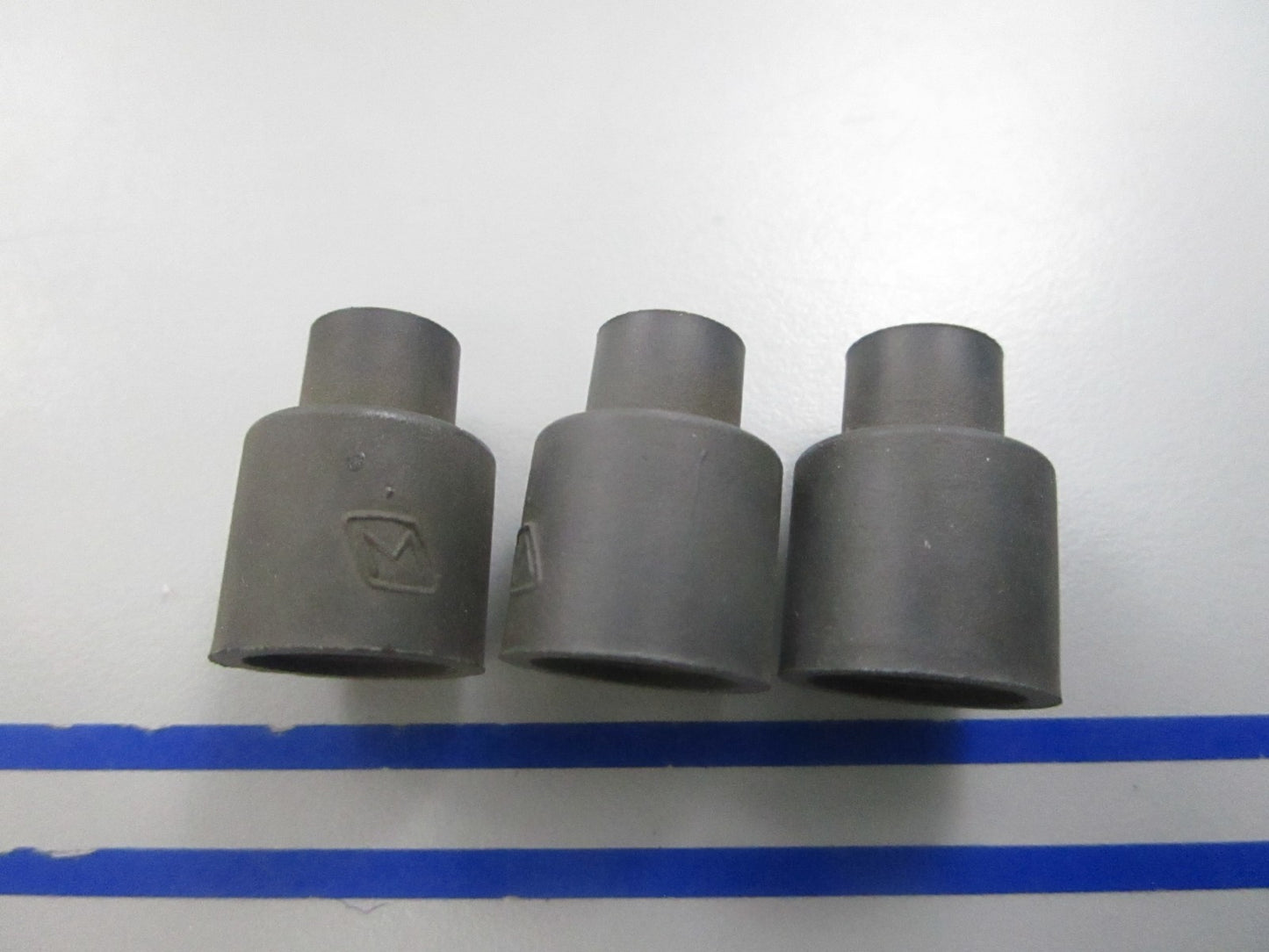 NEW OEM (LOT OF 3) 313586 0313586 OMC Johnson Evinrude Lead Wire Cover 0810
