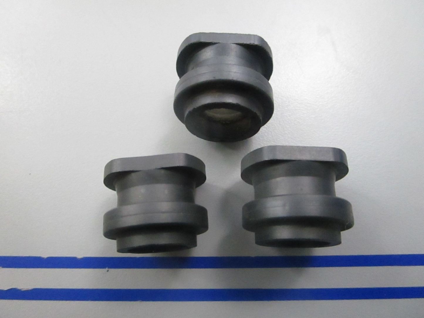NEW OEM (LOT OF 3) 314331 0314331 OMC Johnson Evinrude Grommet 0810