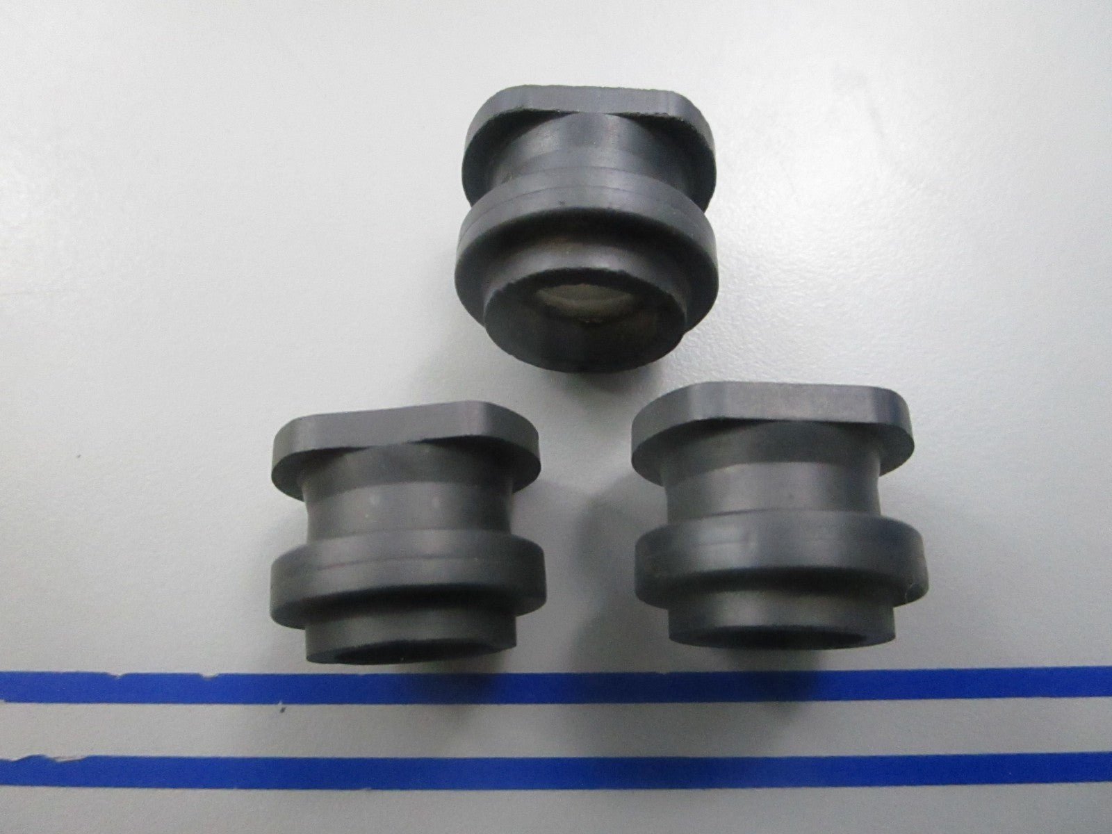NEW OEM (LOT OF 3) 314331 0314331 OMC Johnson Evinrude Grommet 0810