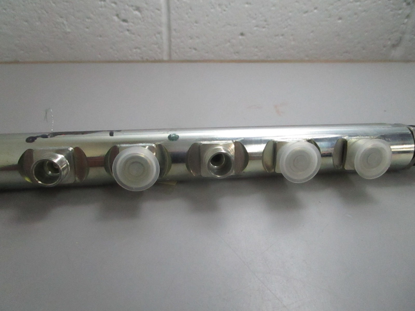 *NEW* 0820 Bosch Fuel Injection Distribution Pipe 35022107F