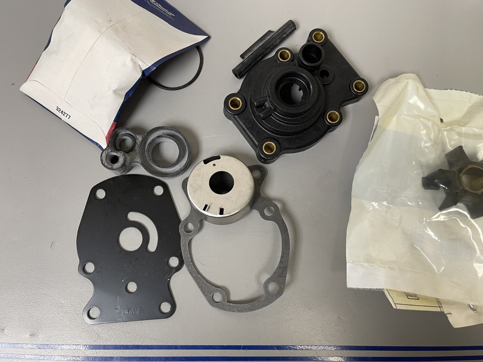 *NEW OEM* 0670 Johnson Evinrude Water Pump Kit 0437907 437907