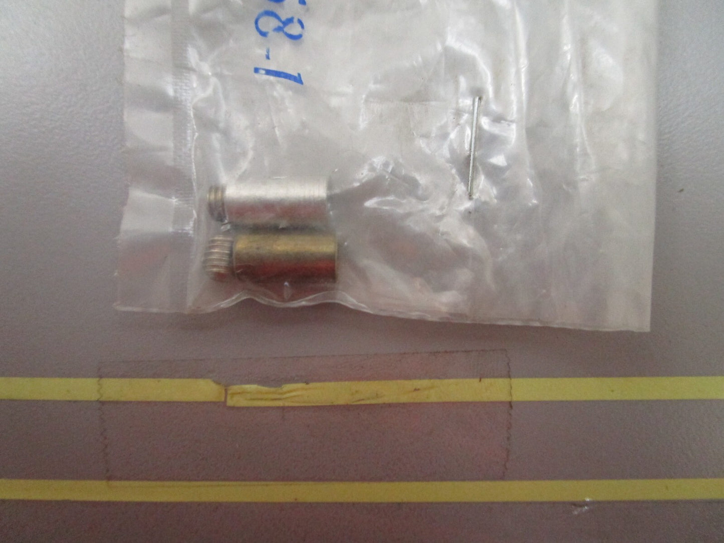 *NEW OEM* 0810 OMC Johnson Evinrude Clamp & Screw Set 385958 0385958