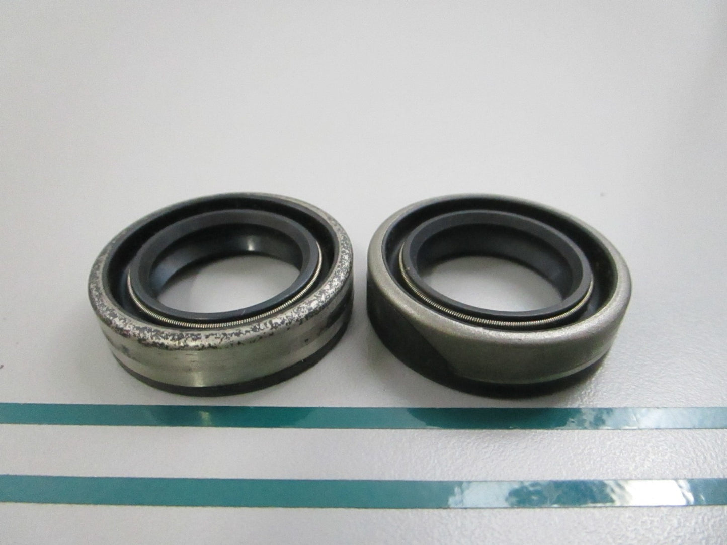 NEW OEM (LOT OF 5) F522118 Mercury Quicksilver Oil Seal 0810