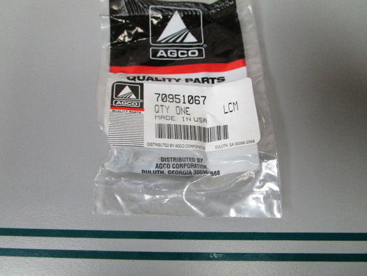 NEW OEM 70951067 AGCO Bolt 0810