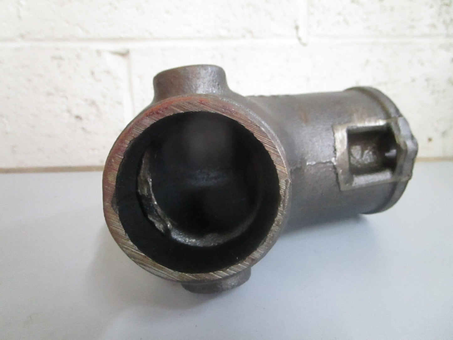 *NEW OEM* 0820 OMC Johnson Evinrude Exhaust Elbow 907776 0907776
