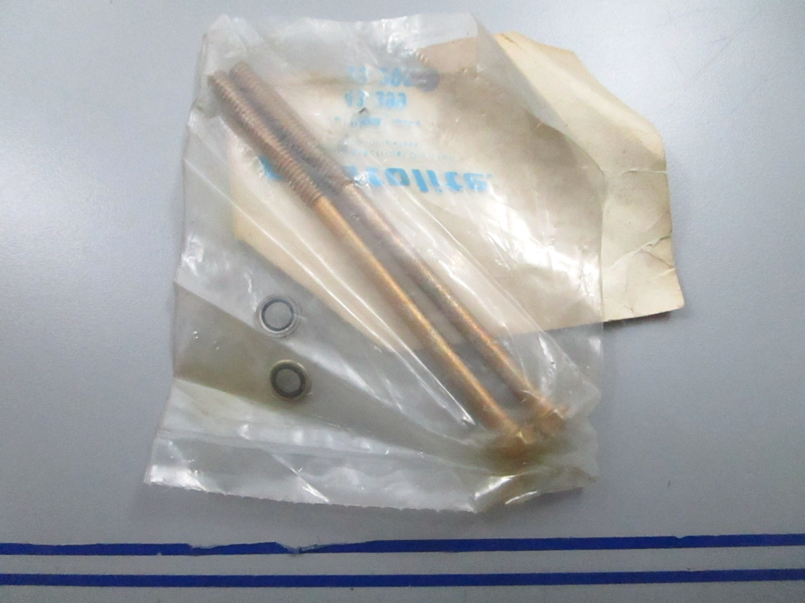 *NEW OEM* 0810 OMC Johnson Evinrude Thru Bolt Assembly 982308 0982308