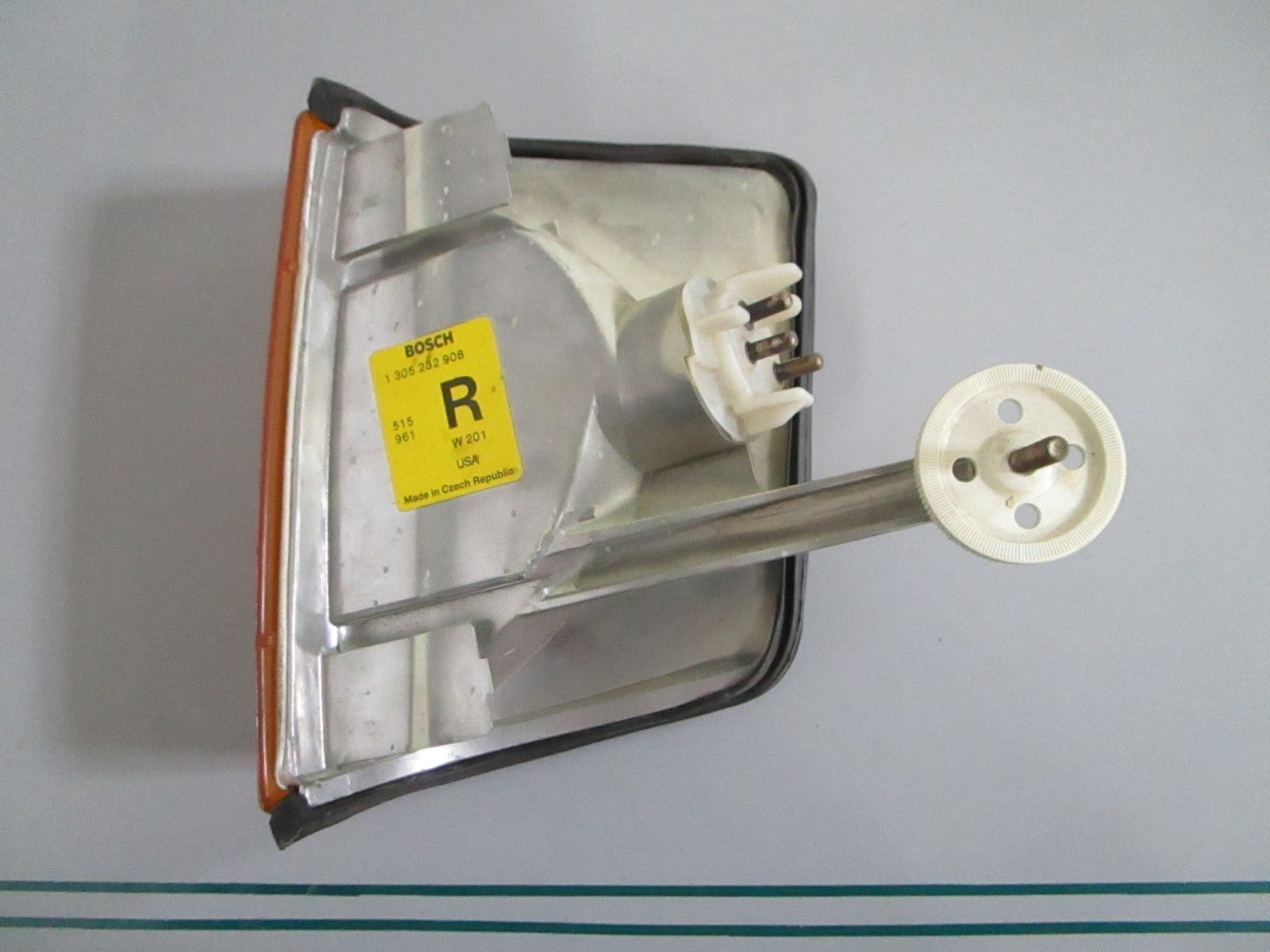 NEW OEM 1305232908 Bosch Right Turn Signal Lens 0820