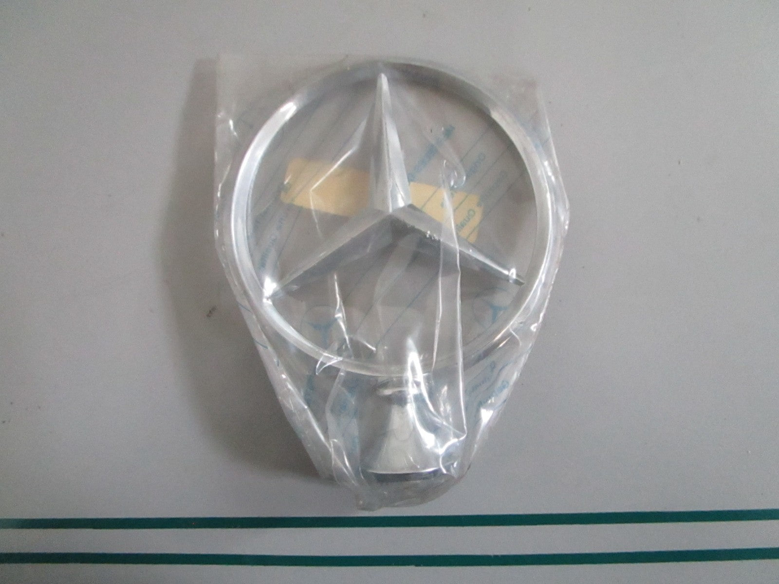 NEW OEM A1808880109 Mercedes-Benz Hood Ornament 0820