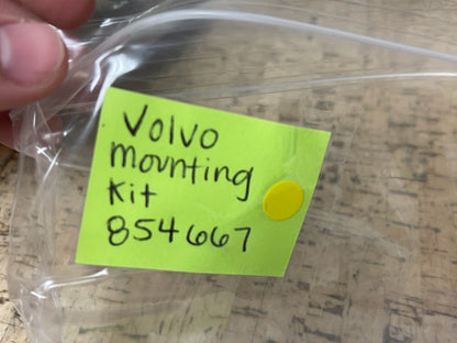 *NEW OEM* 0810 Volvo Penta Mounting Kit 854667