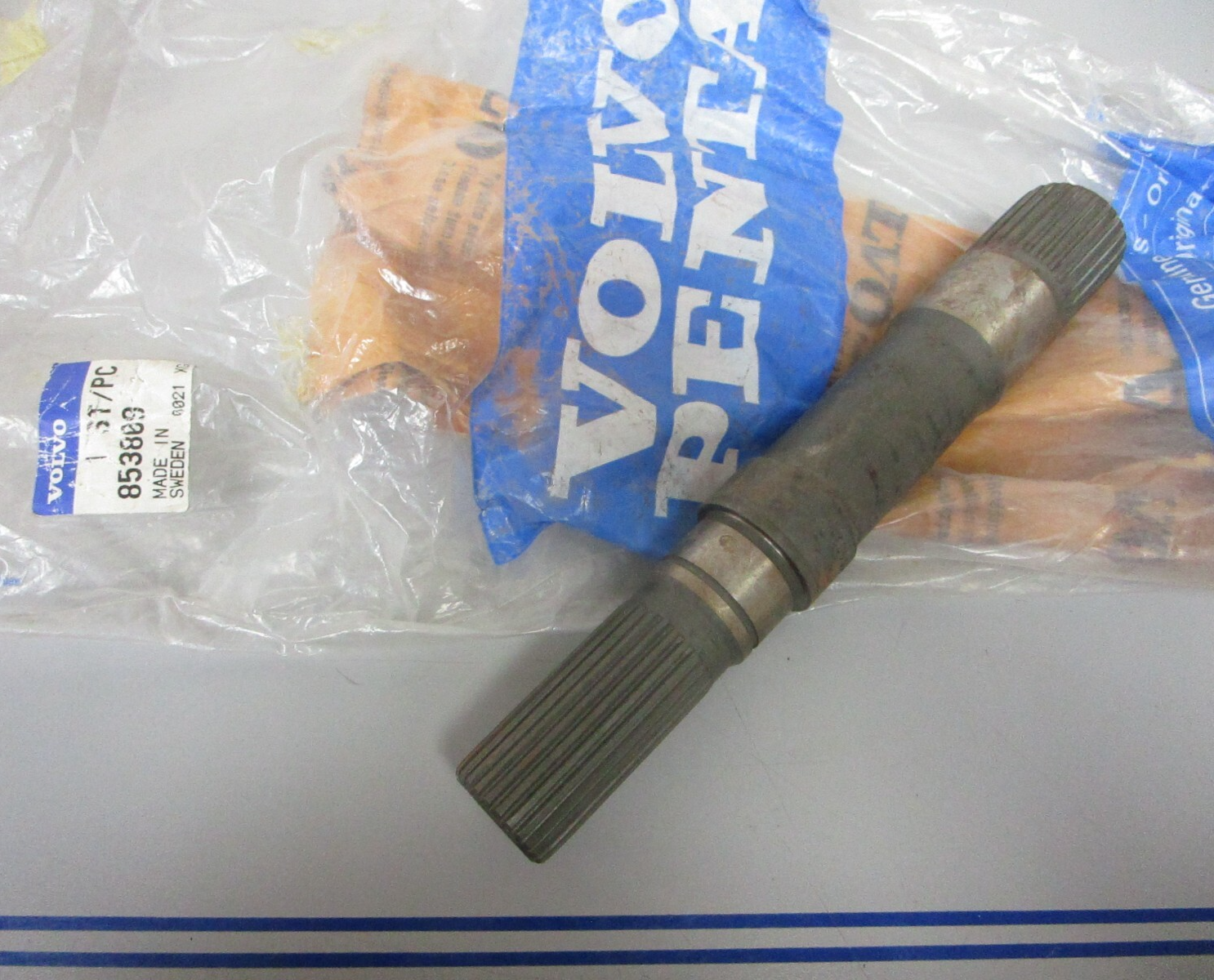 *NEW OEM* 0720 Volvo Penta Shaft 853809