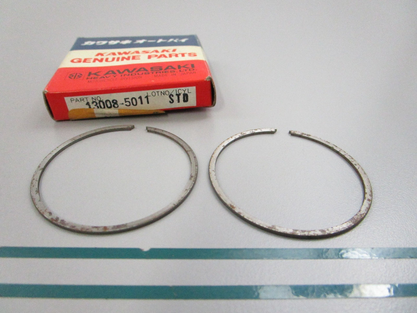 NEW OEM 13008-5011 Kawasaki 2 Piston Ring Set 0810