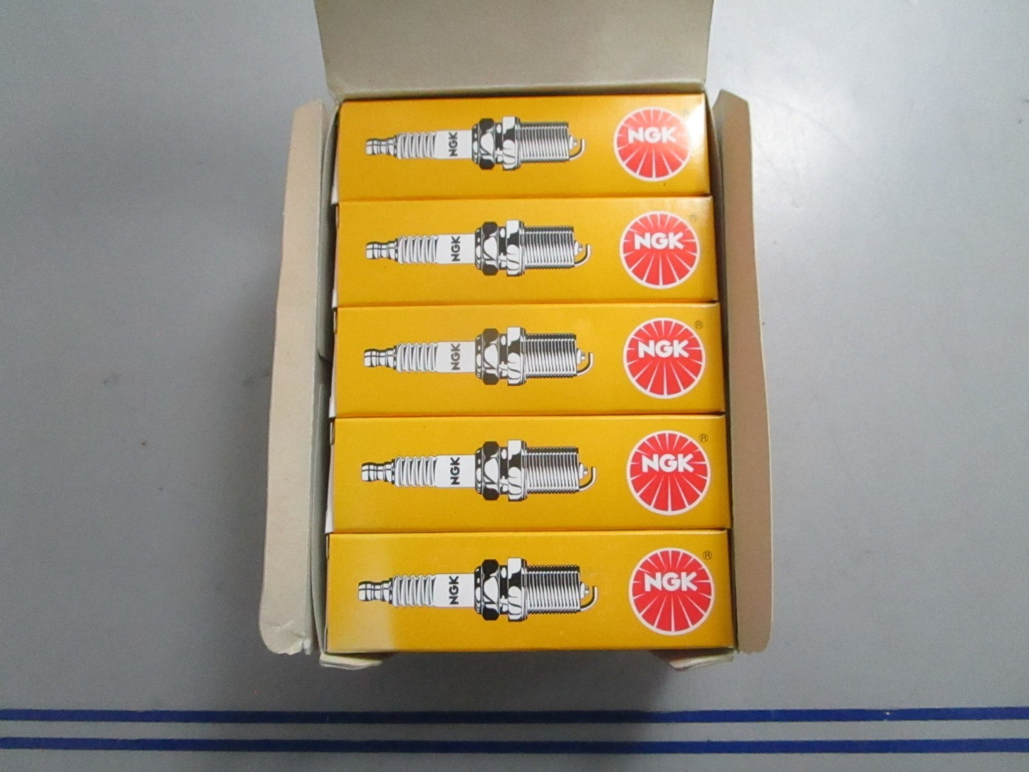 *NEW* (LOT OF 10) 0820 NGK Spark Plug BPR4HS