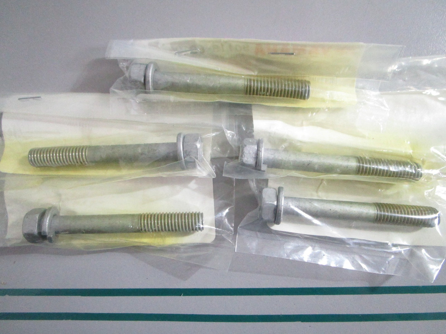 NEW OEM (LOT OF 5) 90110-08195-00 Yamaha Bolt w/ Washer 0820