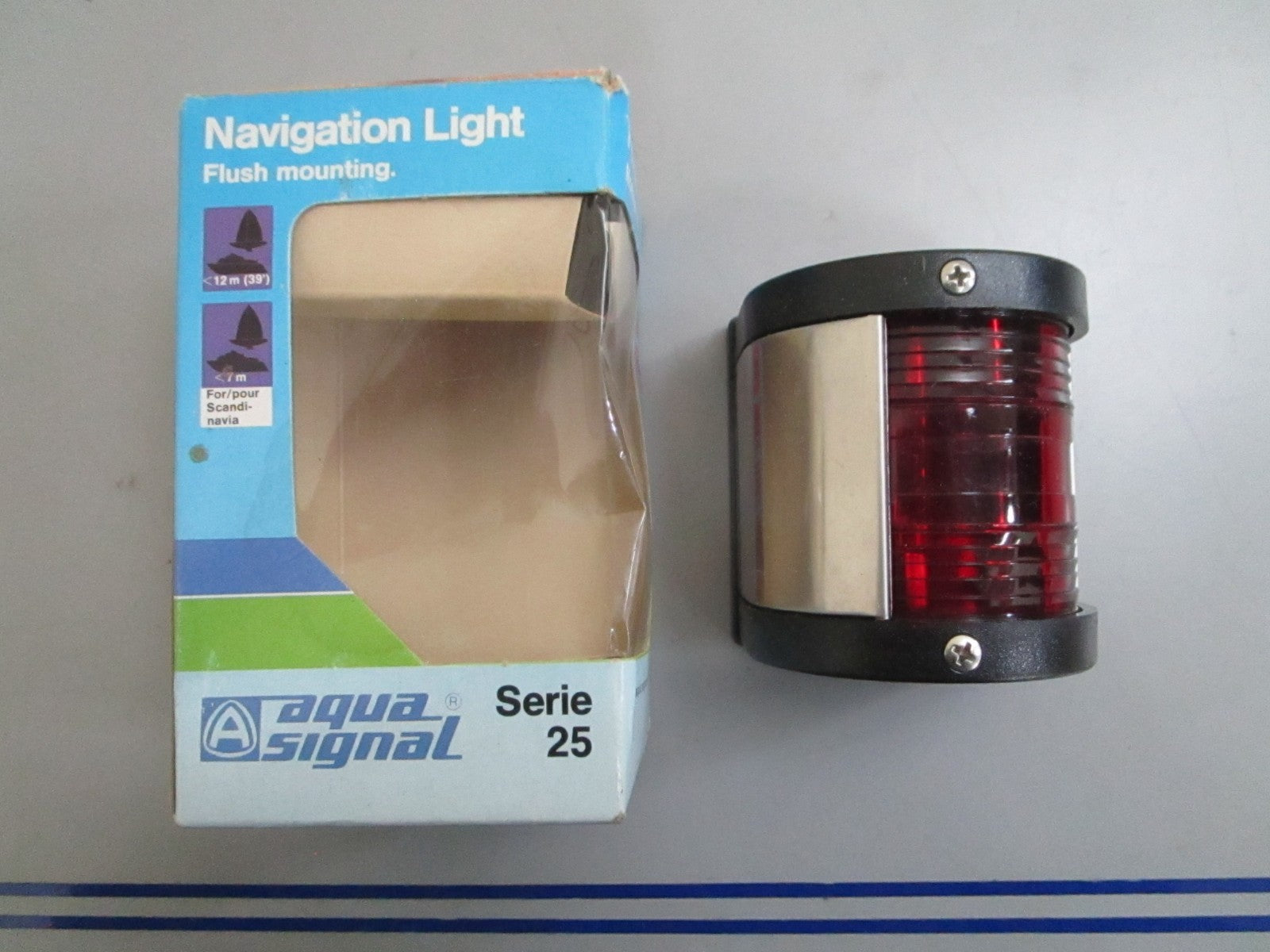 *NEW* 0820 Aqua Signal 10W Port Side/Babord Navigation Light 351020