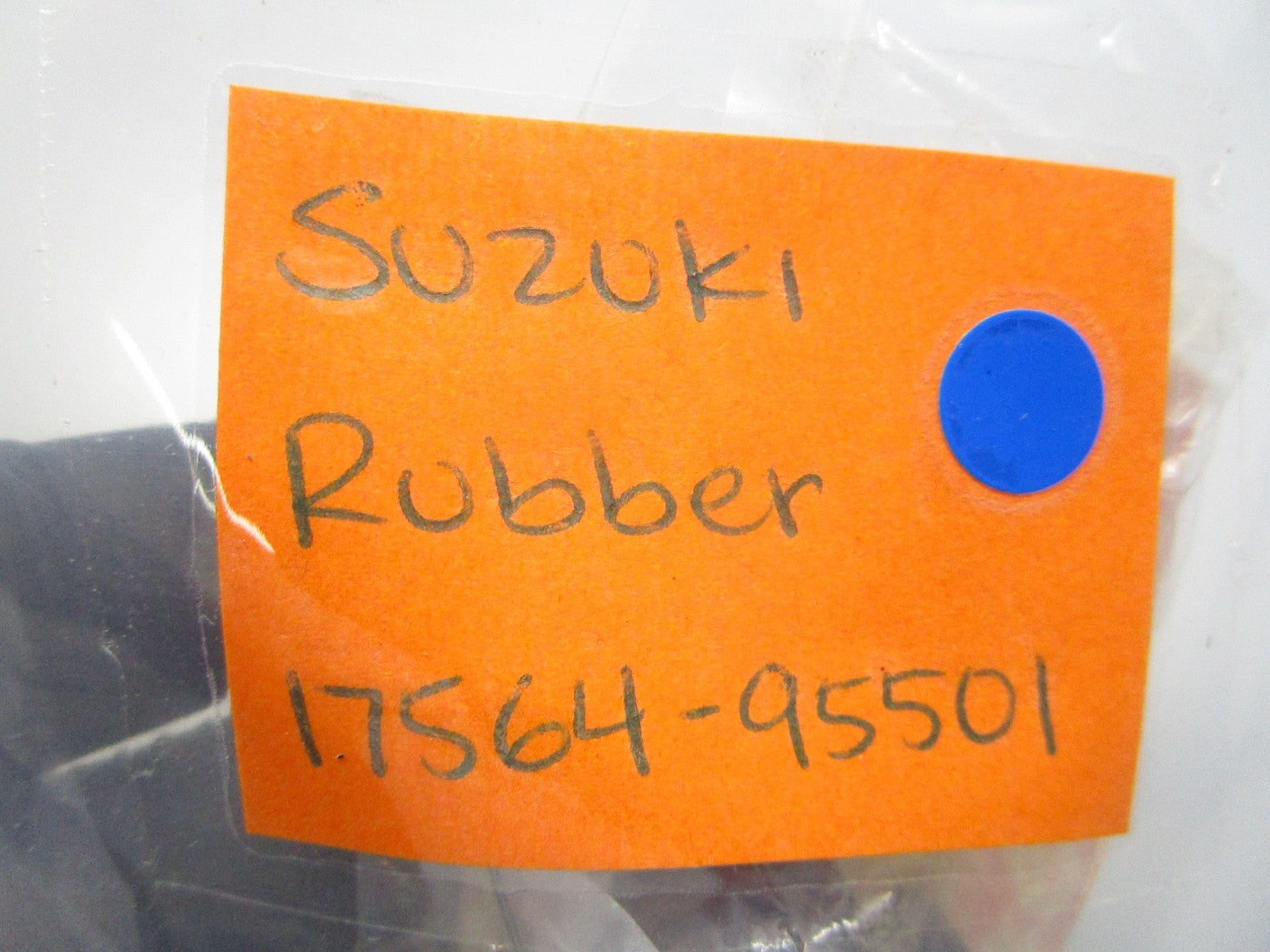 *NEW OEM* 0810 Suzuki Rubber 17564-95501