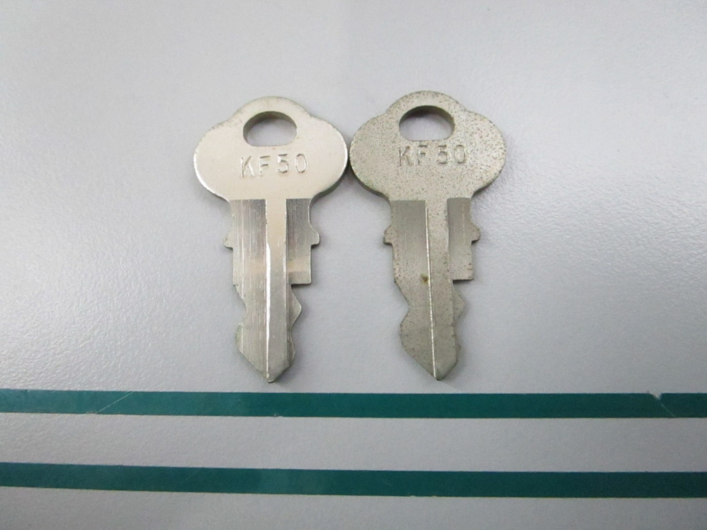 NEW OEM (LOT OF 2) 501565 0501565 OMC Johnson Evinrude KF 50 Ignition Key 0810