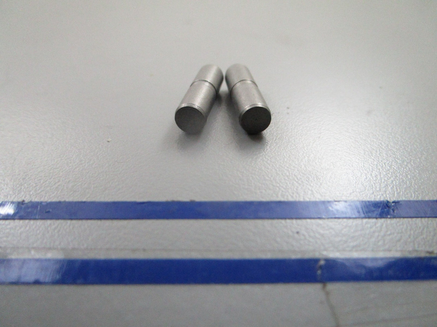*NEW OEM* (LOT OF 2) 0810 OMC Johnson Evinrude Pivot Pin 204870 0204870