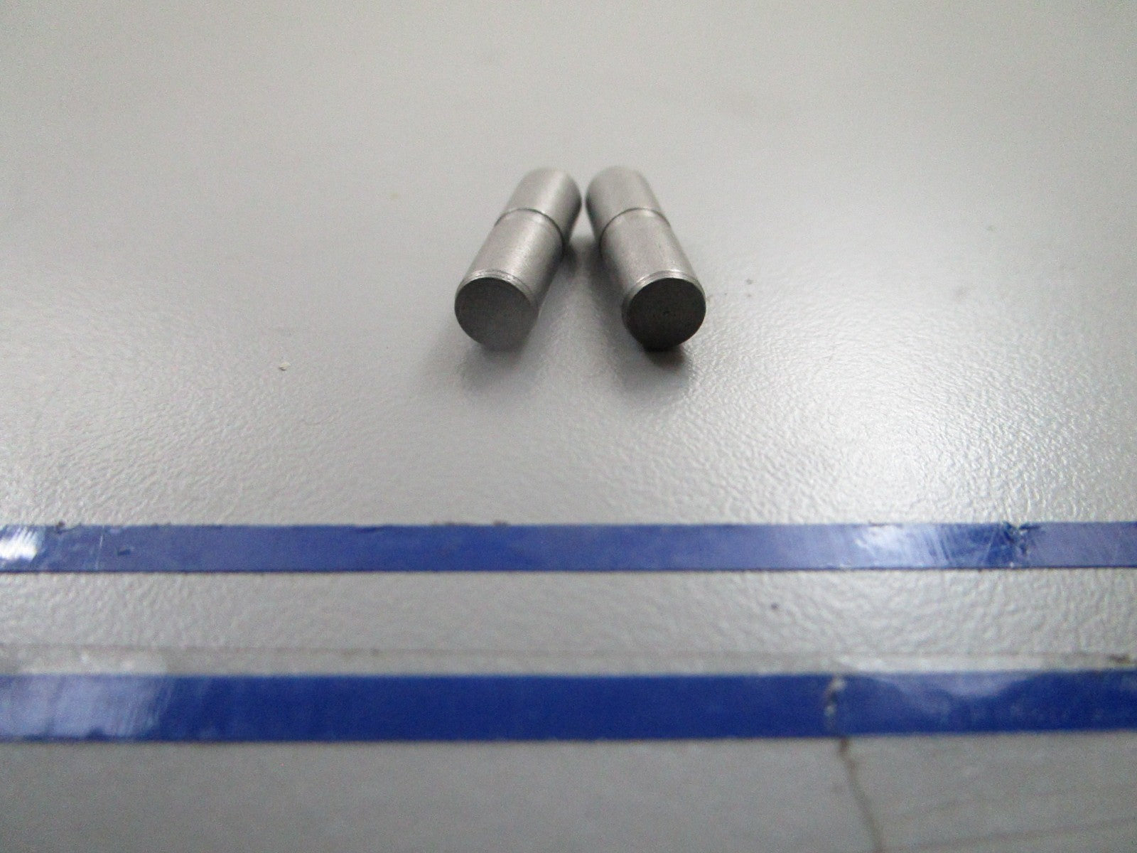 *NEW OEM* (LOT OF 2) 0810 OMC Johnson Evinrude Pivot Pin 204870 0204870