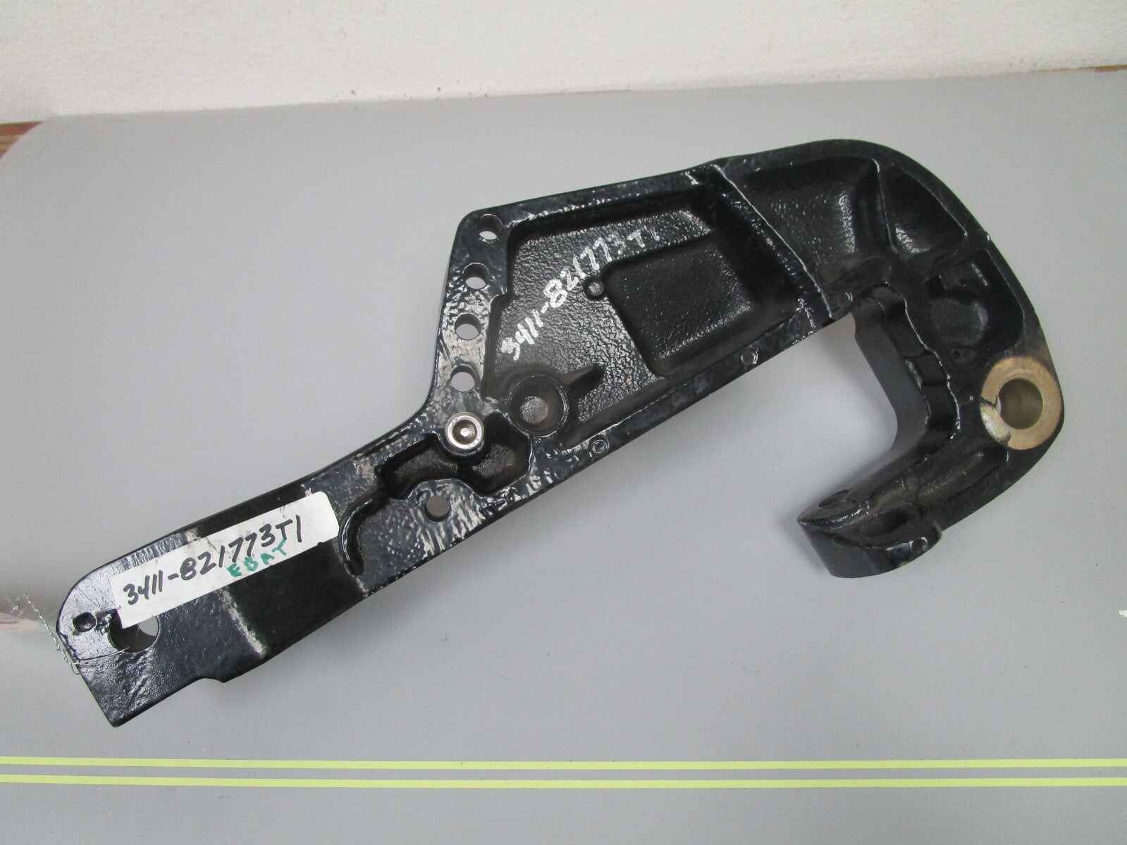 *NEW OEM* 0720 Mercury Quicksilver 25 30 40 Port Clamp Bracket 821773T1