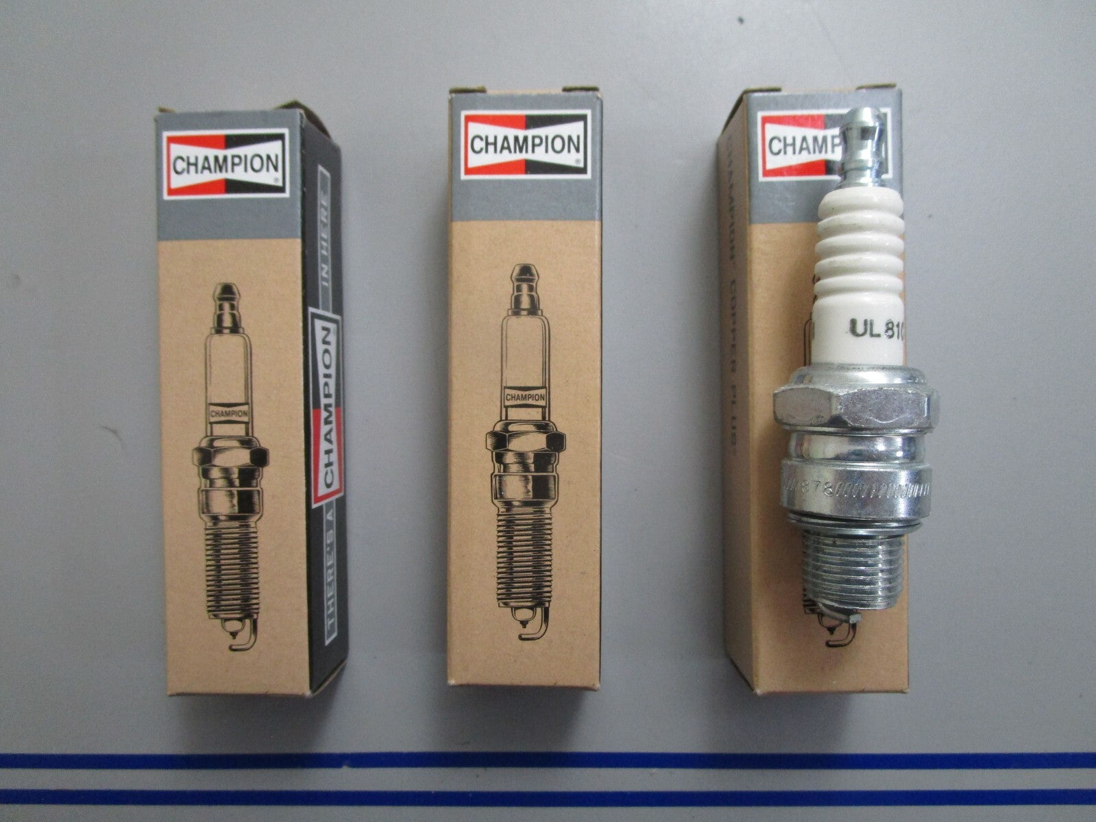*NEW* (LOT OF 3) 0770 Champion Spark Plug UL8IC