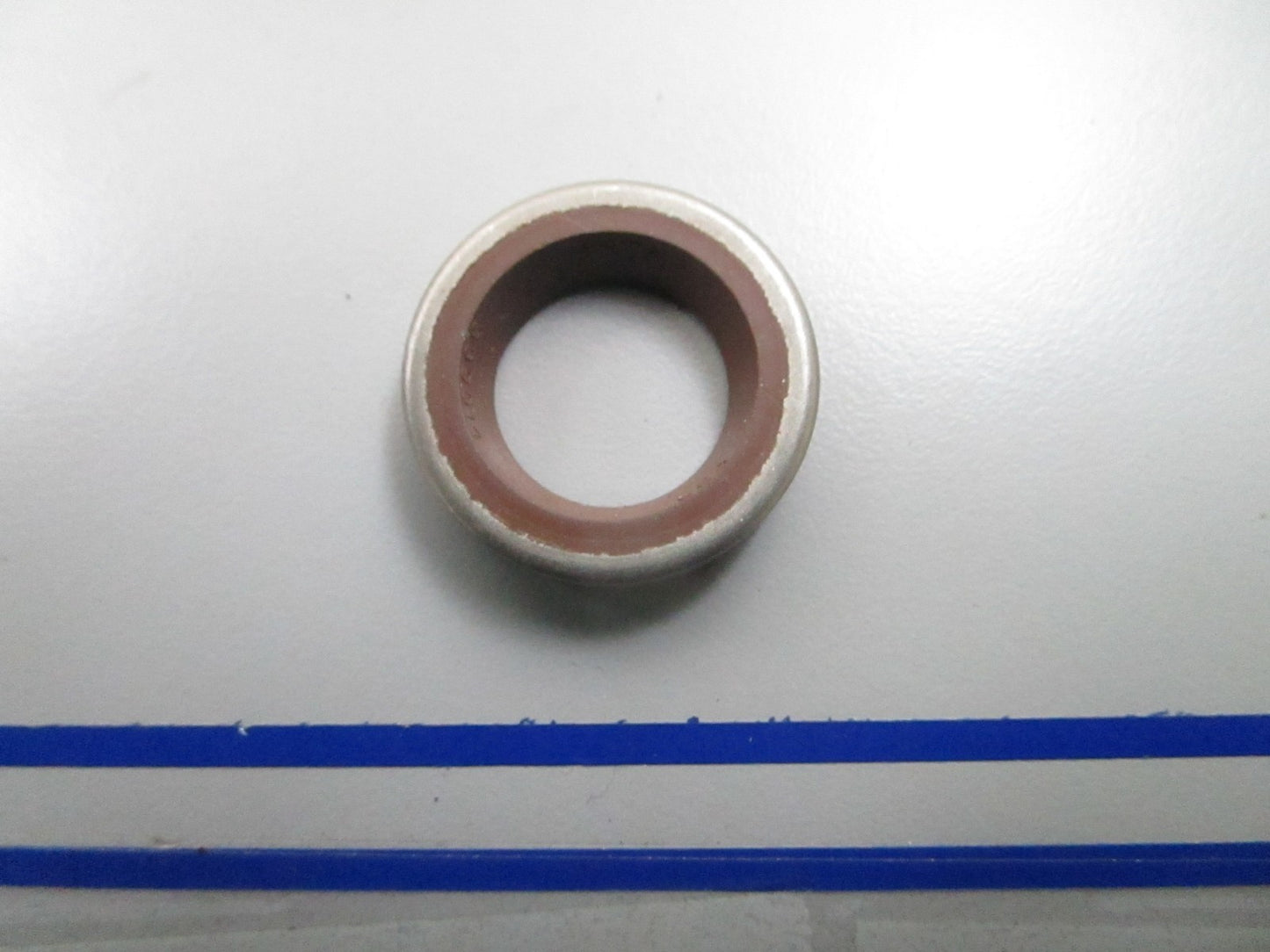 *NEW OEM* 0810 OMC Johnson Evinrude Seal 339014 0339014