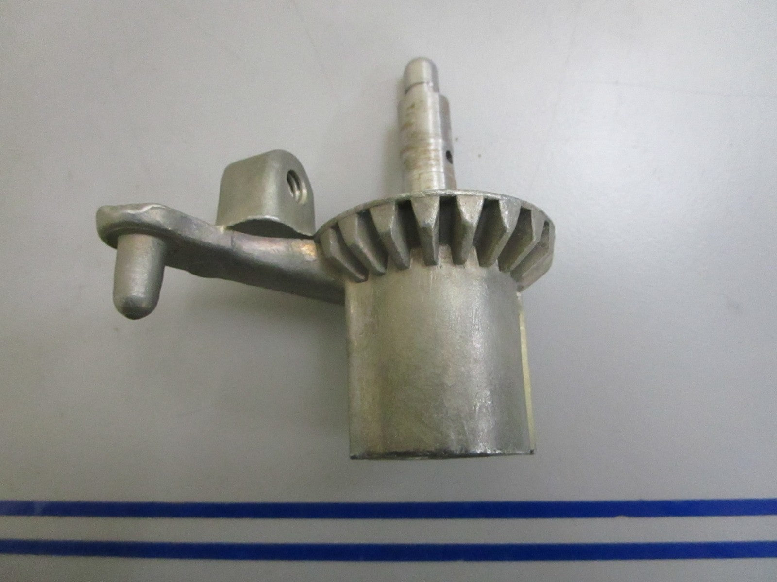 *NEW OEM* 0820 OMC Johnson Evinrude Gear 393943 0393943