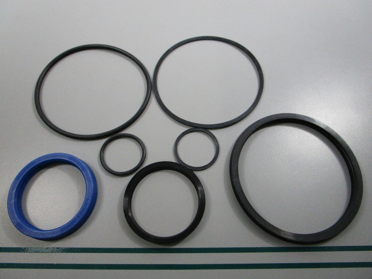 NEW Replaces: CR089718 Total Source Tilt Cylinder Seal Kit 0810