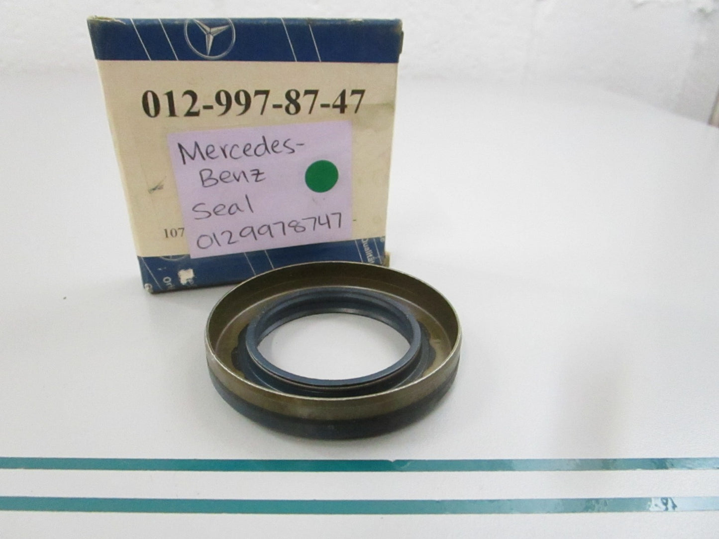 NEW OEM 0129978747 Mercedes-Benz Seal 0810