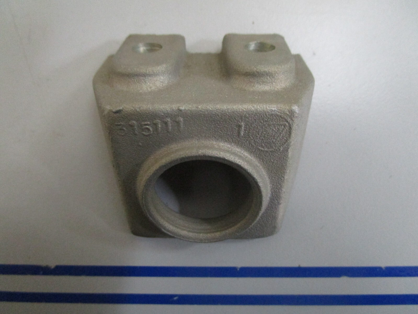 *NEW OEM* 0810 OMC Johnson Evinrude Front Support 315111 0315111