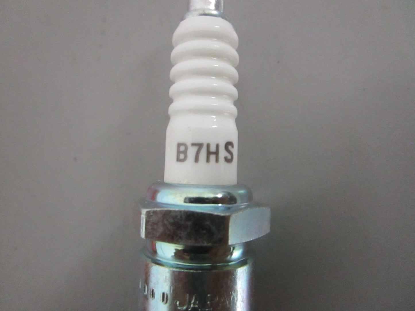 *NEW OEM* (LOT OF 4) 0820 NGK Spark Plug B7HS