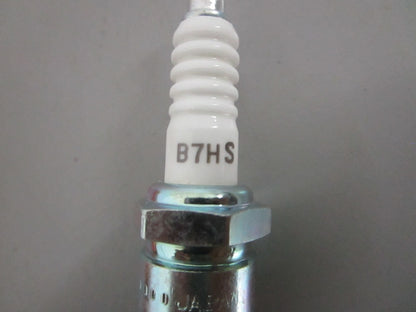*NEW OEM* (LOT OF 4) 0820 NGK Spark Plug B7HS
