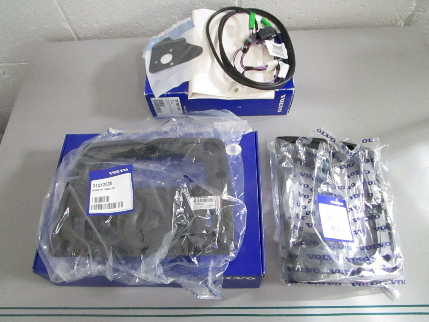 NEW OEM 30752351 Volvo Penta Dynaudio Center Speaker & Mount Kit 0820