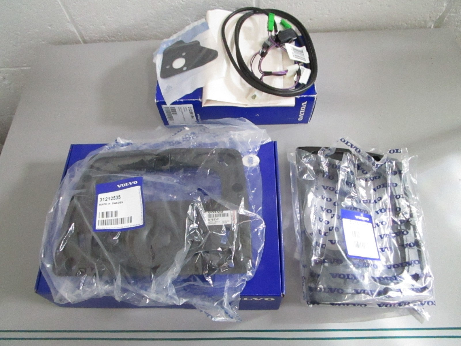 NEW OEM 30752351 Volvo Penta Dynaudio Center Speaker & Mount Kit 0820