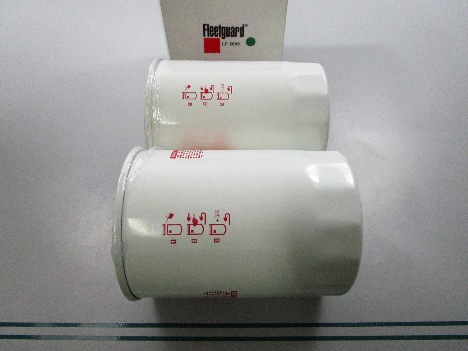NEW (LOT OF 2) LF3689 Fleetguard Oil Filter 0810
