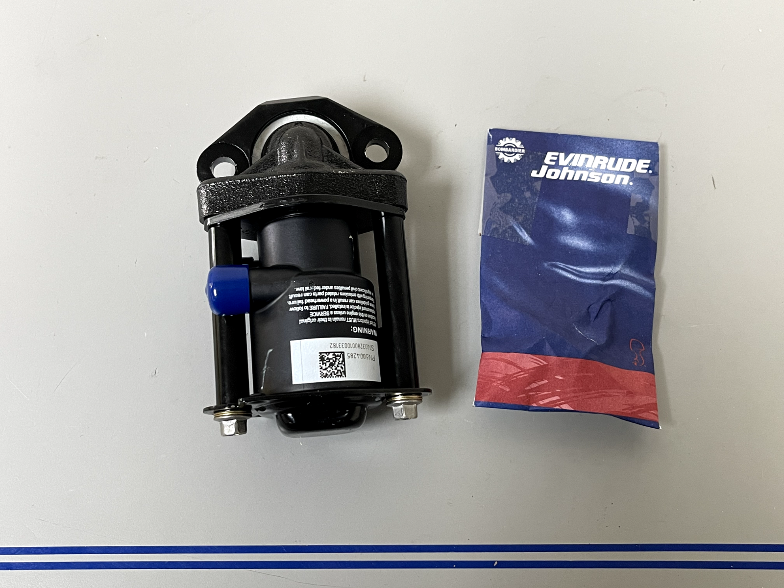 *NEW OEM* 0670 Johnson Evinrude 02' - 05' 200 225 250 hp STBD Fuel Injector Ay