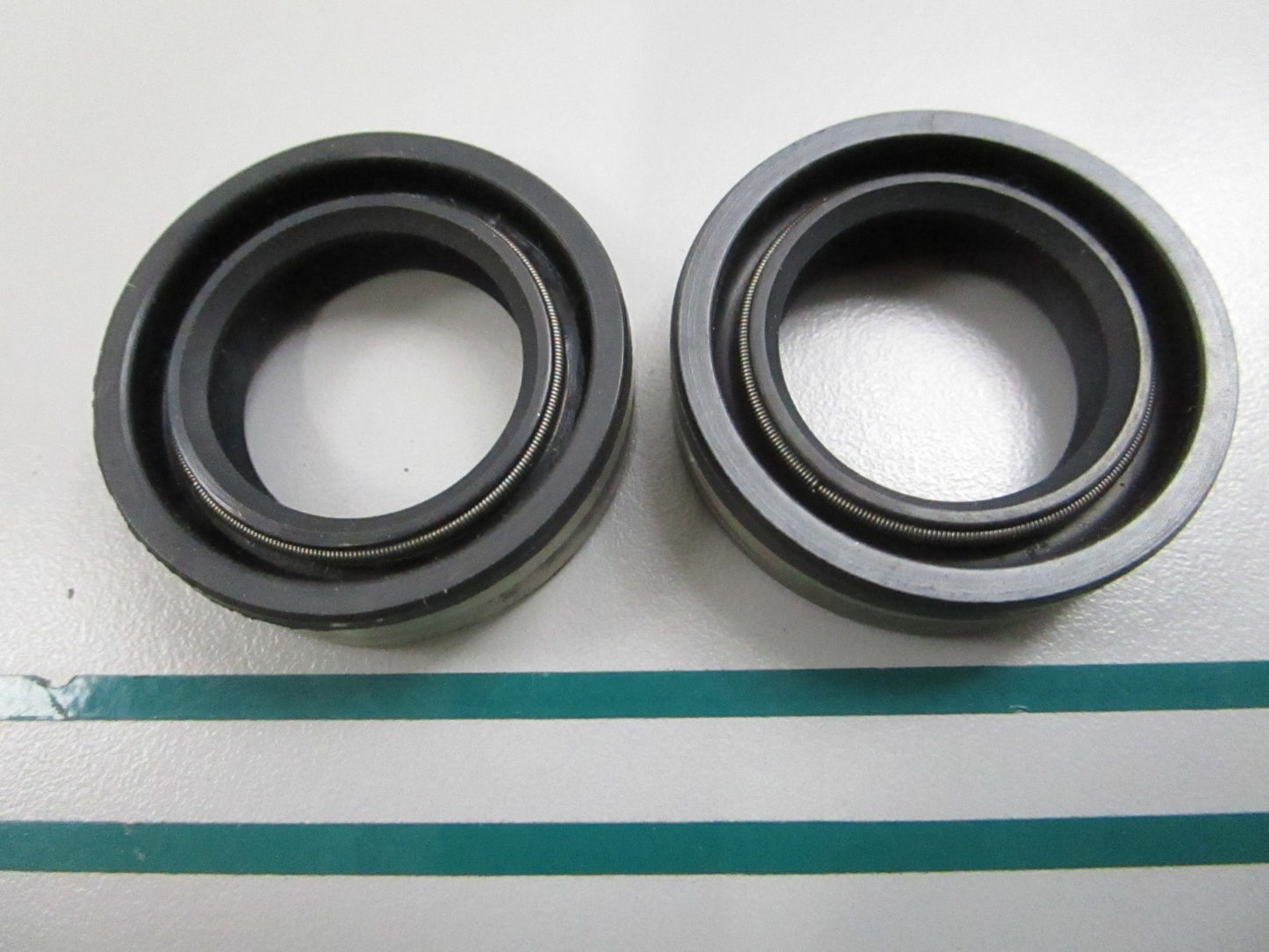 NEW OEM (LOT OF 5) F522118 Mercury Quicksilver Oil Seal 0810