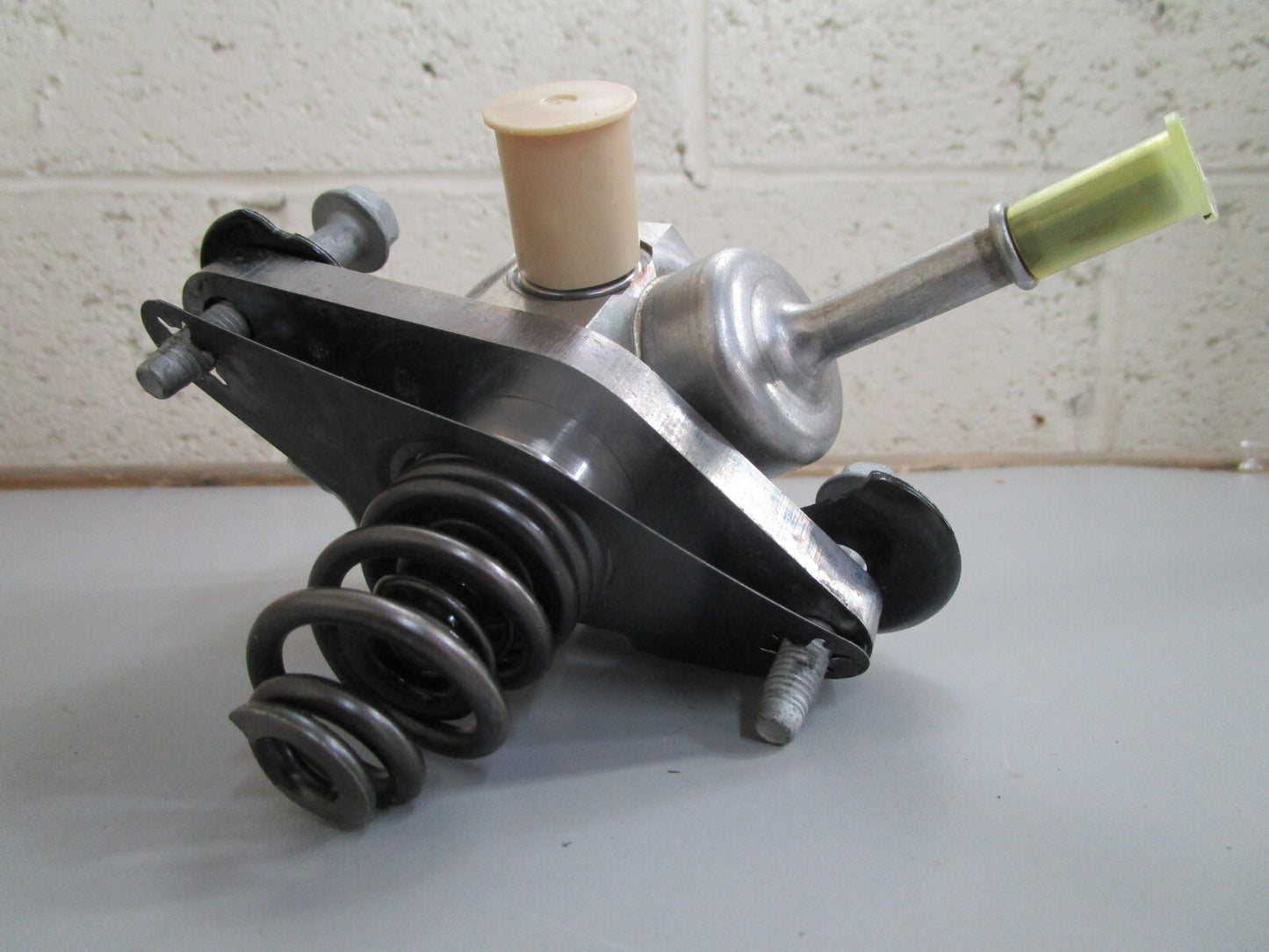 *NEW OEM* 0820 Volvo Penta Fuel Pump 22844945