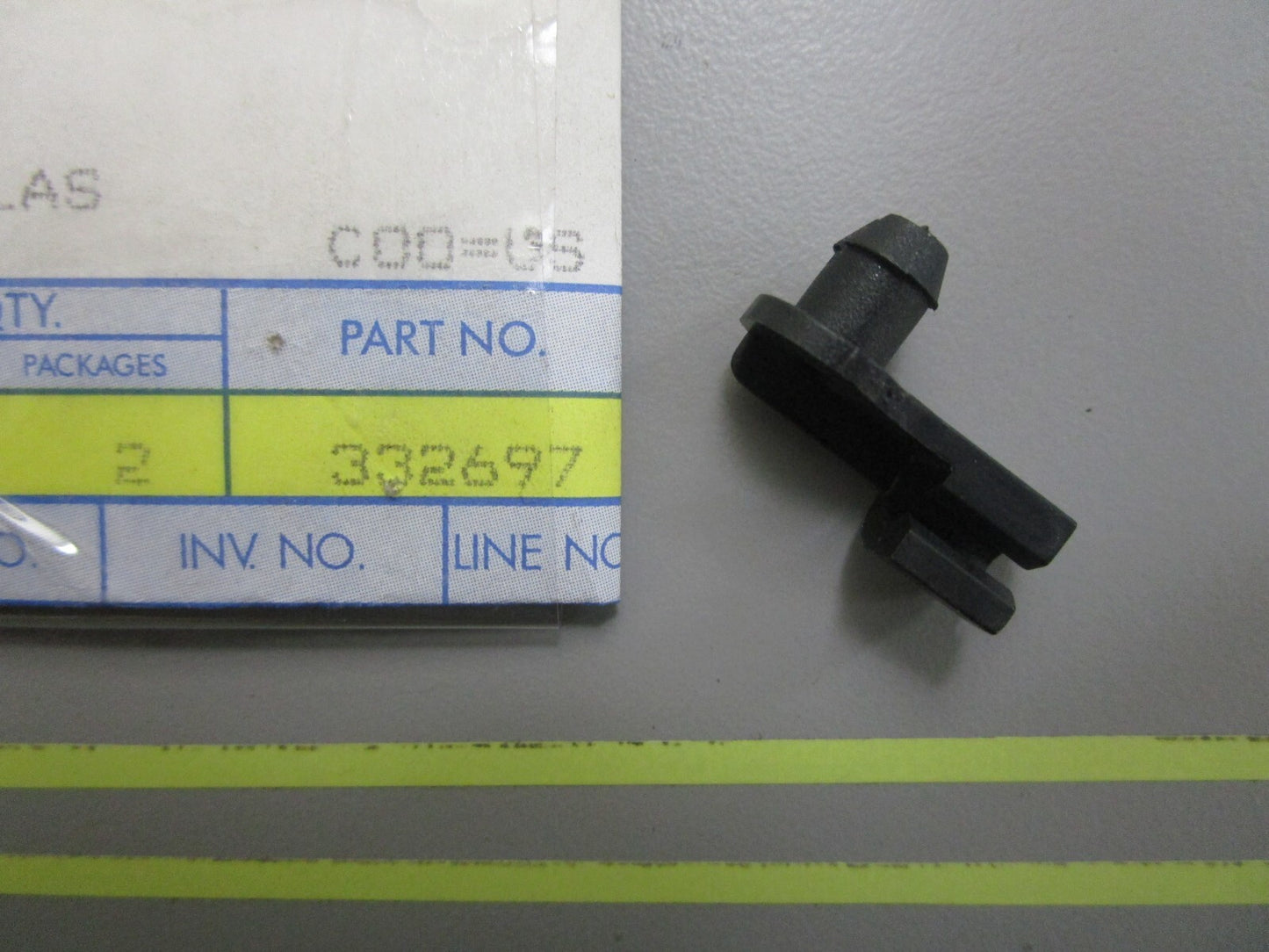 *NEW OEM* 0810 OMC Johnson Evinrude Retainer 332697 0332697