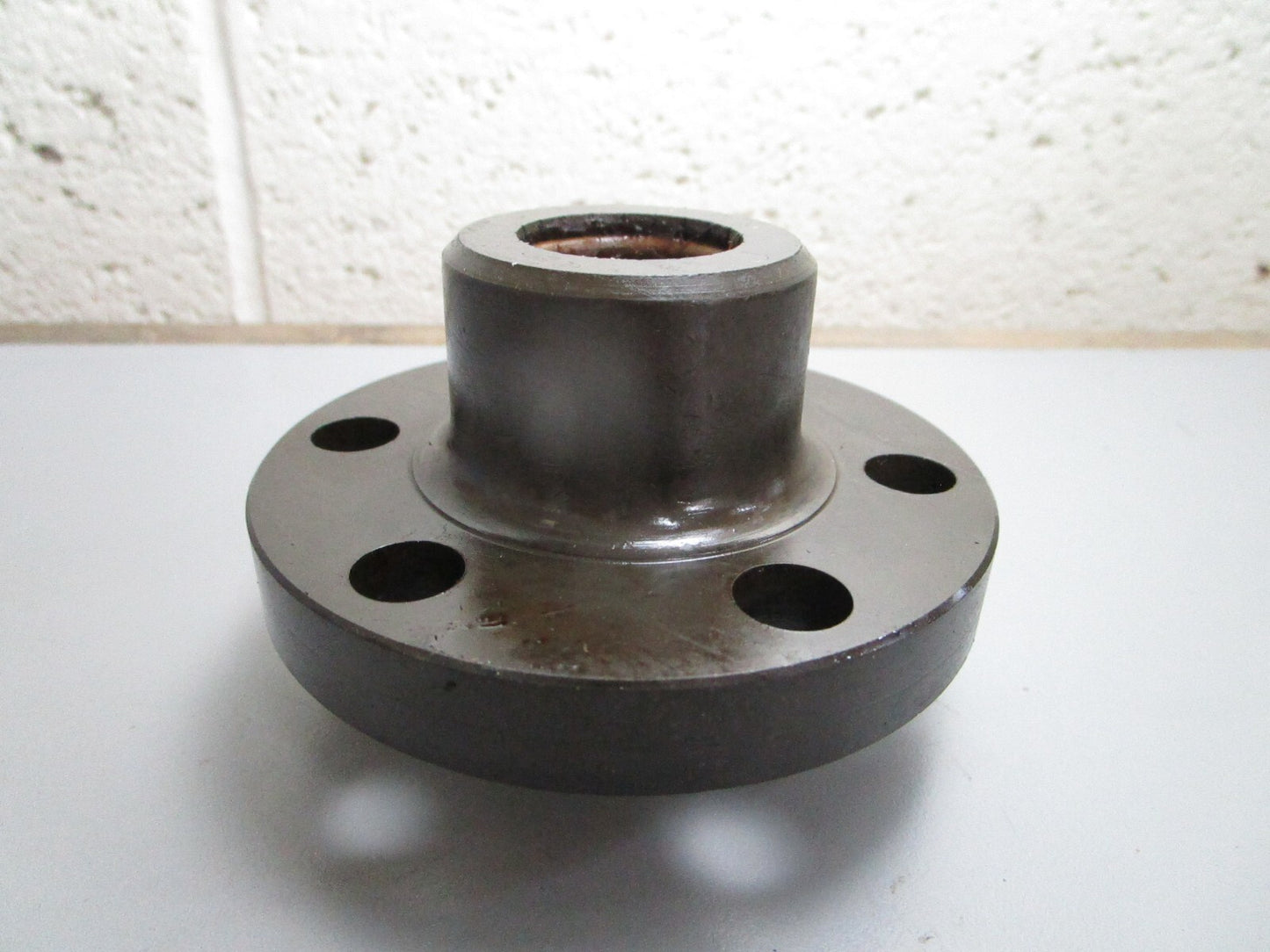 *NEW OEM* 0820 OMC Johnson Evinrude Hub & Plug Ay 981948 0981948