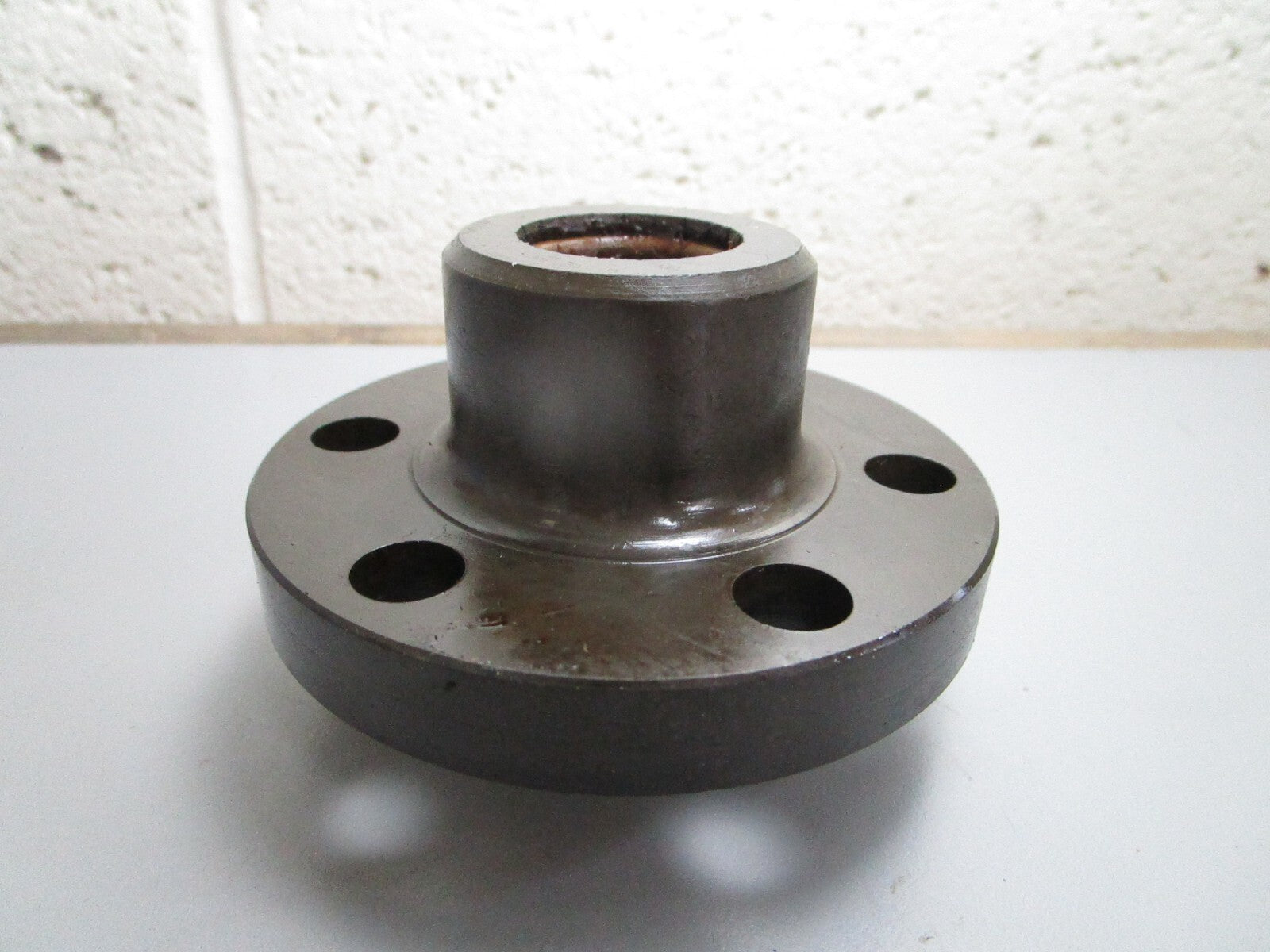 *NEW OEM* 0820 OMC Johnson Evinrude Hub & Plug Ay 981948 0981948