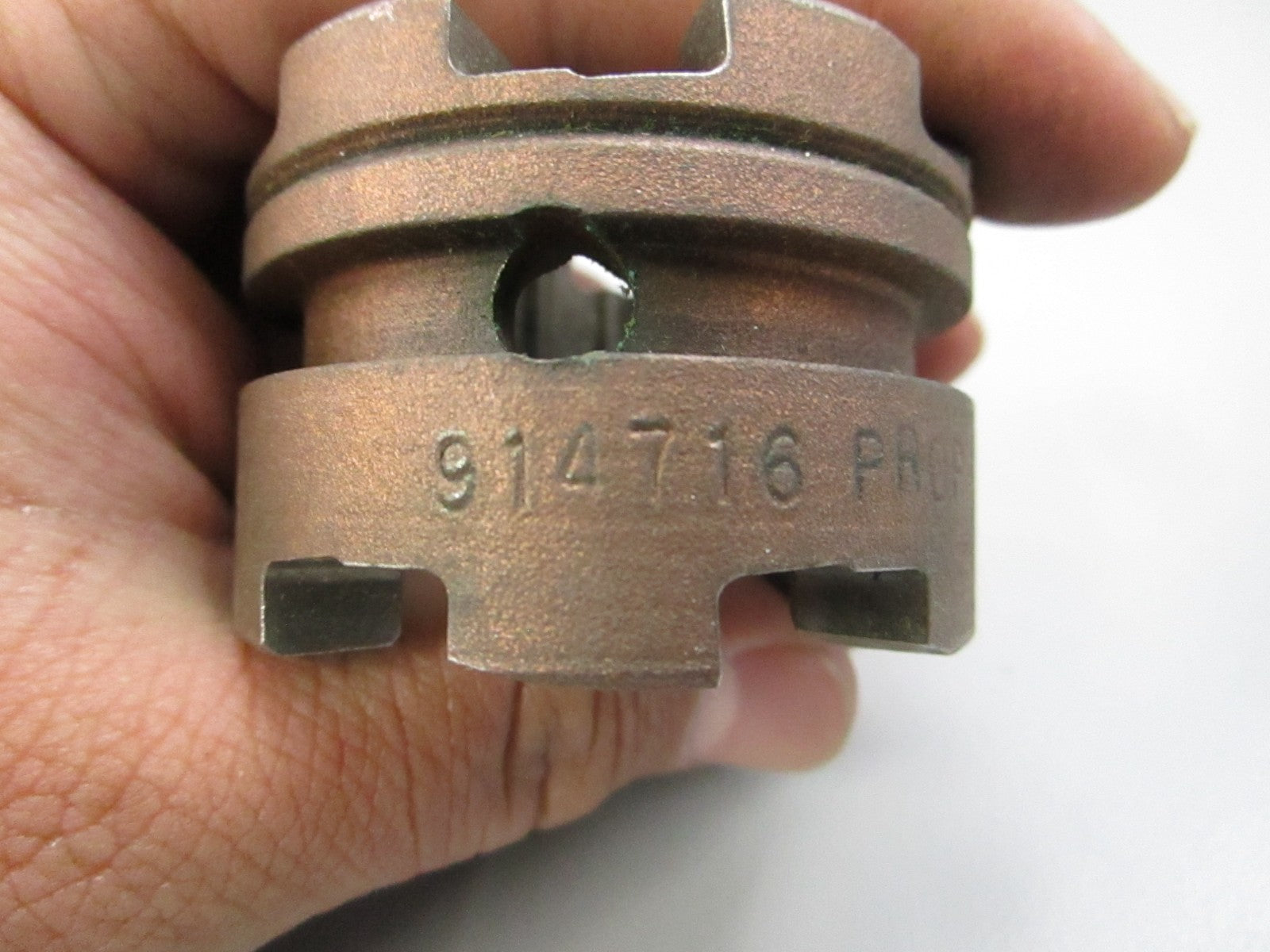 NEW OEM 914716 0914716 OMC Johnson Evinrude Clutch Dog 0810